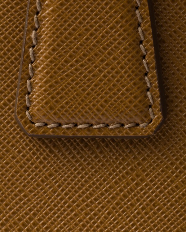 حقيبة Prada Galleria صغيرة من جلد سافيانو حقيبة Prada Galleria صغيرة من جلد سافيانو