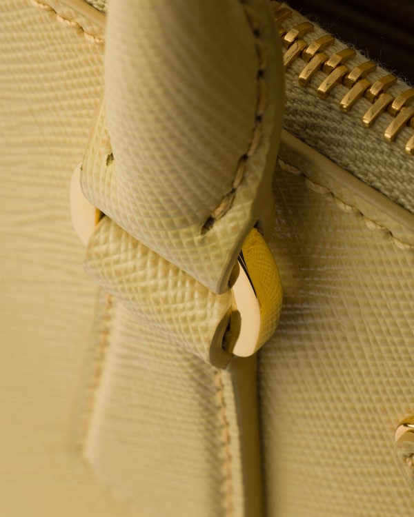 حقيبة Prada Galleria صغيرة من جلد سافيانو - الفانيليا حقيبة Prada Galleria صغيرة من جلد سافيانو - الفانيليا