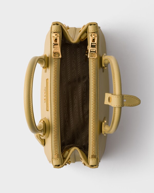 حقيبة Prada Galleria صغيرة من جلد سافيانو - الفانيليا حقيبة Prada Galleria صغيرة من جلد سافيانو - الفانيليا