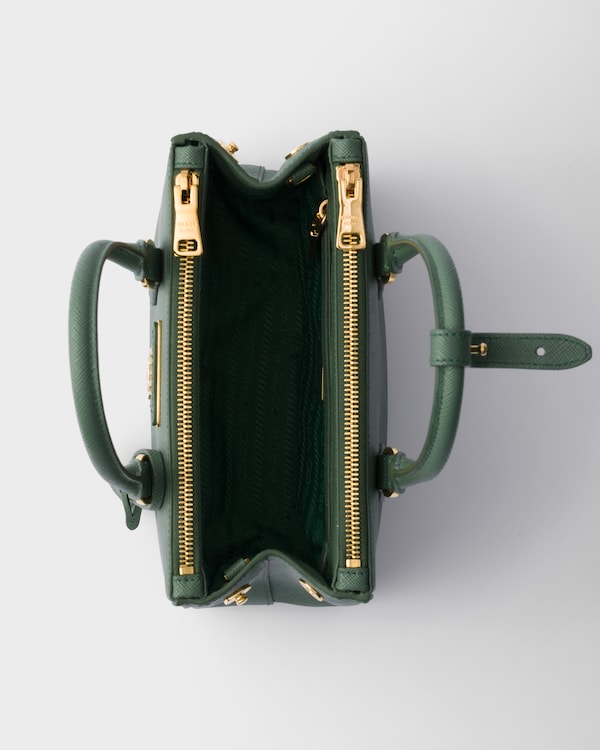 حقيبة Prada Galleria صغيرة من جلد سافيانو - أخضر القصعين حقيبة Prada Galleria صغيرة من جلد سافيانو - أخضر القصعين