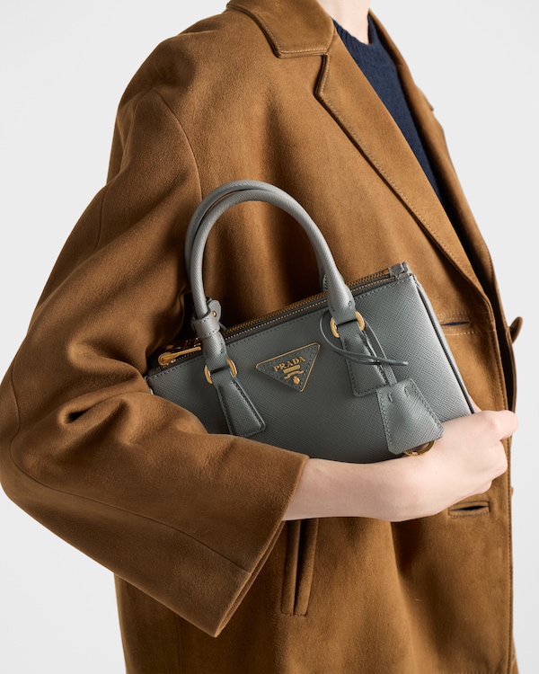 Mini bolsa Prada Galleria em couro Saffiano Mini bolsa Prada Galleria em couro Saffiano