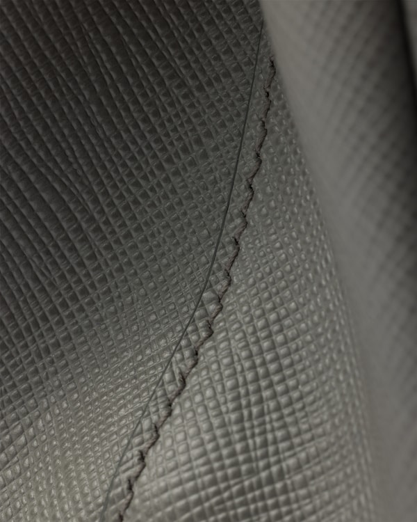 Mini bolsa Prada Galleria em couro Saffiano Mini bolsa Prada Galleria em couro Saffiano