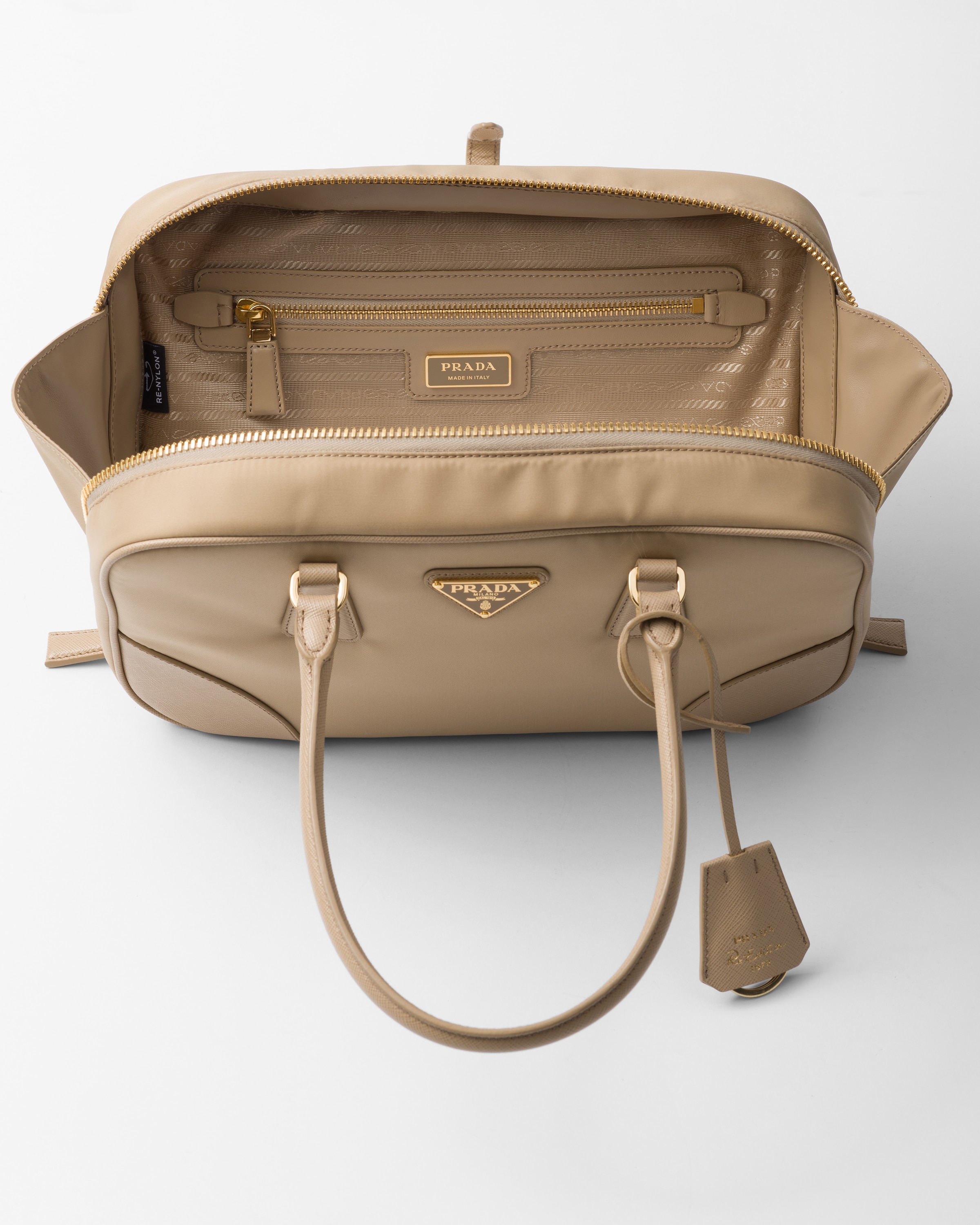 【関税&送料込】Prada Caramel Canvas Medium Re-Edition 1978 Prada Medium Re-Edition 1978 Tote Bag | Brown | FARFETCH GR