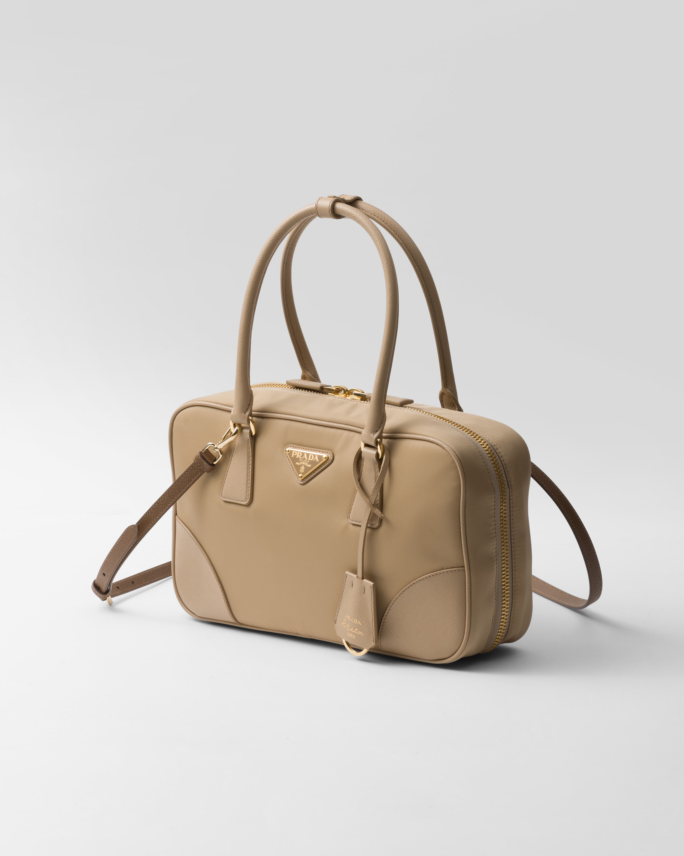 Prada Re-edition 1978 Medium Tasche Mit Zwei Griffen Aus Re-nylon Und Saffiano-leder In Camel Brown
