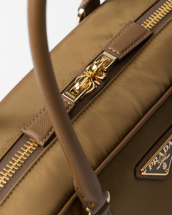 プラダ Re-Edition 1978 Re-Nylon xサフィアーノレザー ミディアムダブルハンドルバッグ プラダ Re-Edition 1978 Re-Nylon xサフィアーノレザー ミディアムダブルハンドルバッグ
