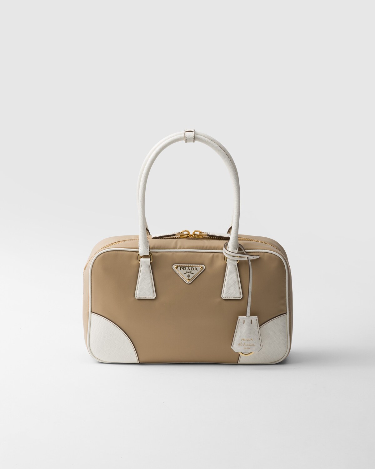 PRADA 25S RE-EDITION 1978 MEDIUM 35 IN DESERT BEIGE NYLON AND SAFFIANO CALFSKIN