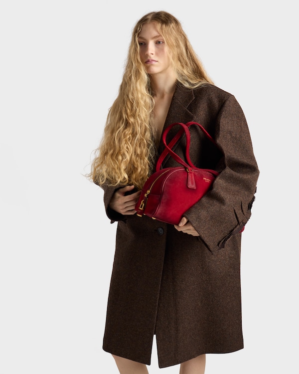 Sac Prada Bowling de taille moyenne en daim - Rouge Rubis Sac Prada Bowling de taille moyenne en daim - Rouge Rubis