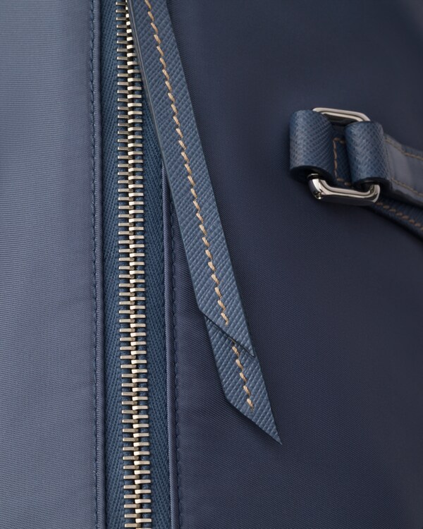 Bauletto large in Re-Nylon e Saffiano - Aviazione Bauletto large in Re-Nylon e Saffiano - Aviazione