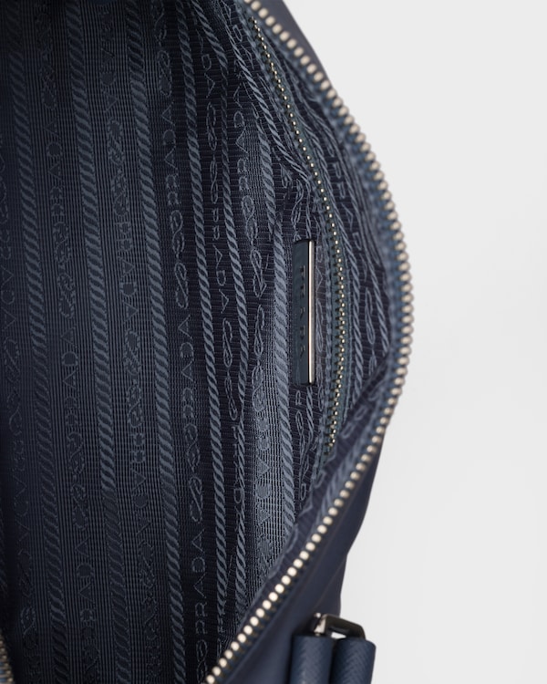 Bauletto large in Re-Nylon e Saffiano - Aviazione Bauletto large in Re-Nylon e Saffiano - Aviazione