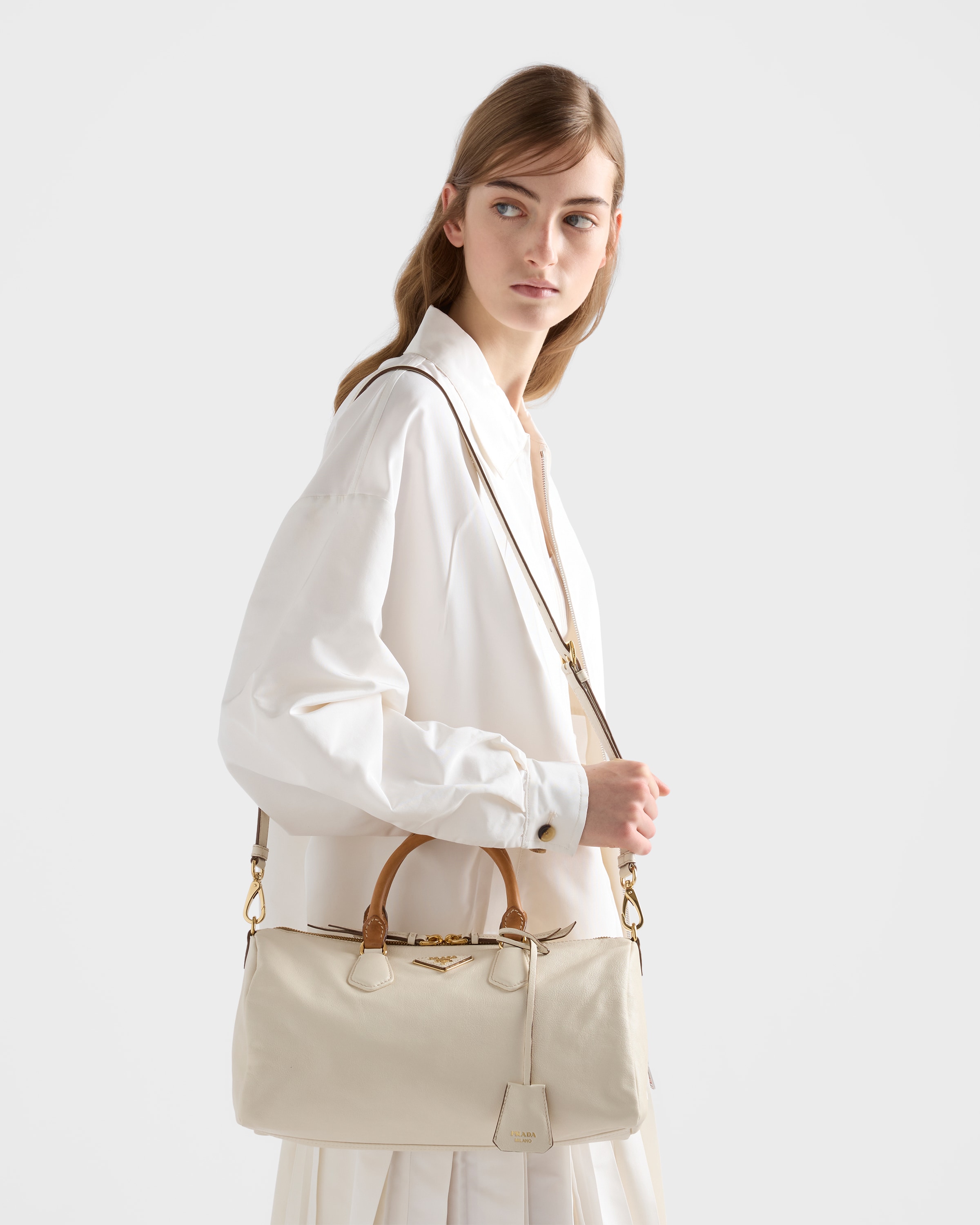 ホワイト ラージ レザー トップハンドルバッグ | PRADA - 日本