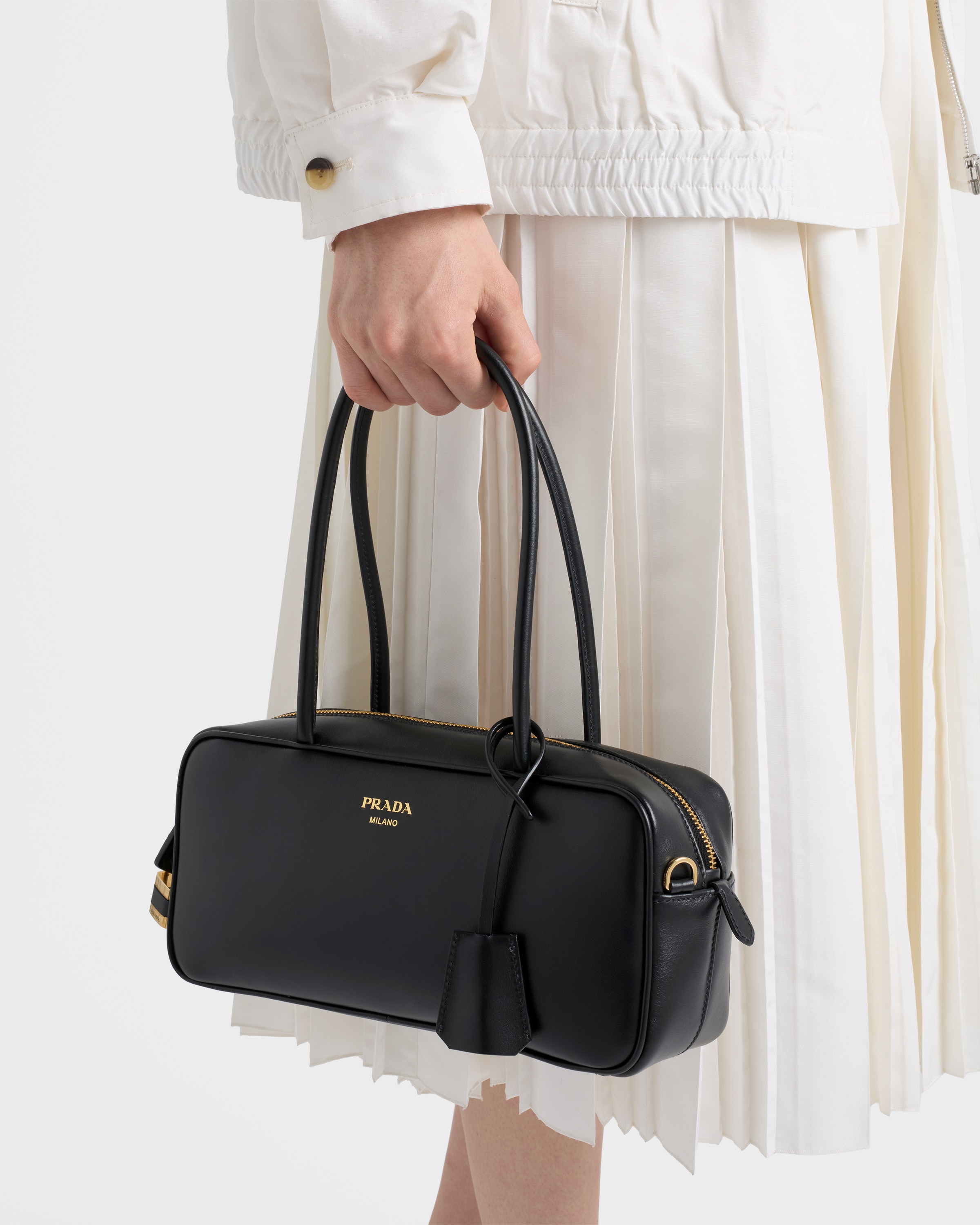 ブラック ミディアム レザー トップハンドルバッグ | PRADA - 日本