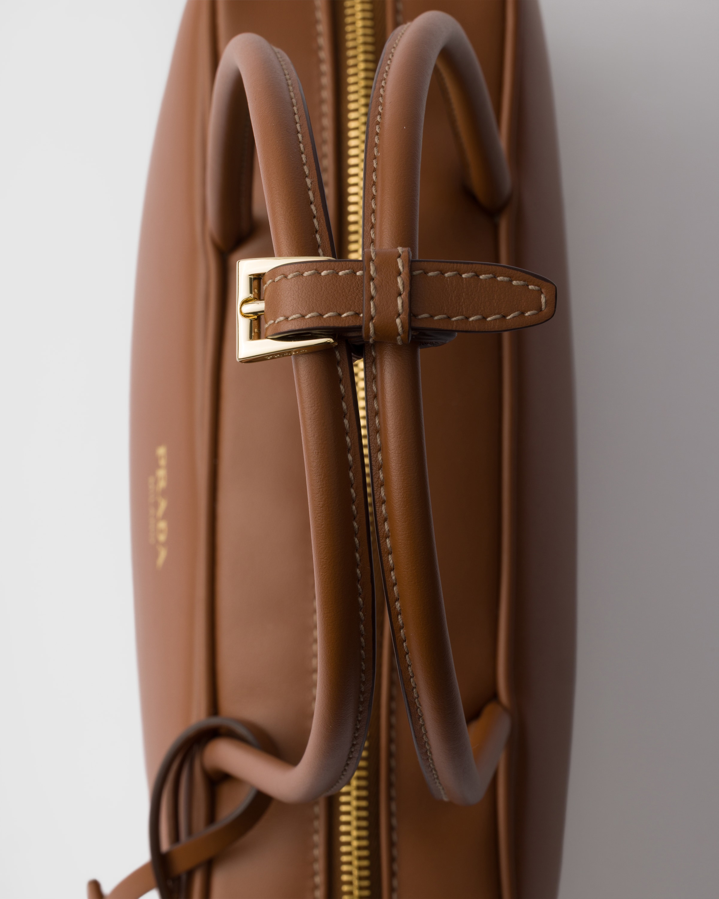 コニャックブラウン ミディアム レザー トップハンドルバッグ | PRADA