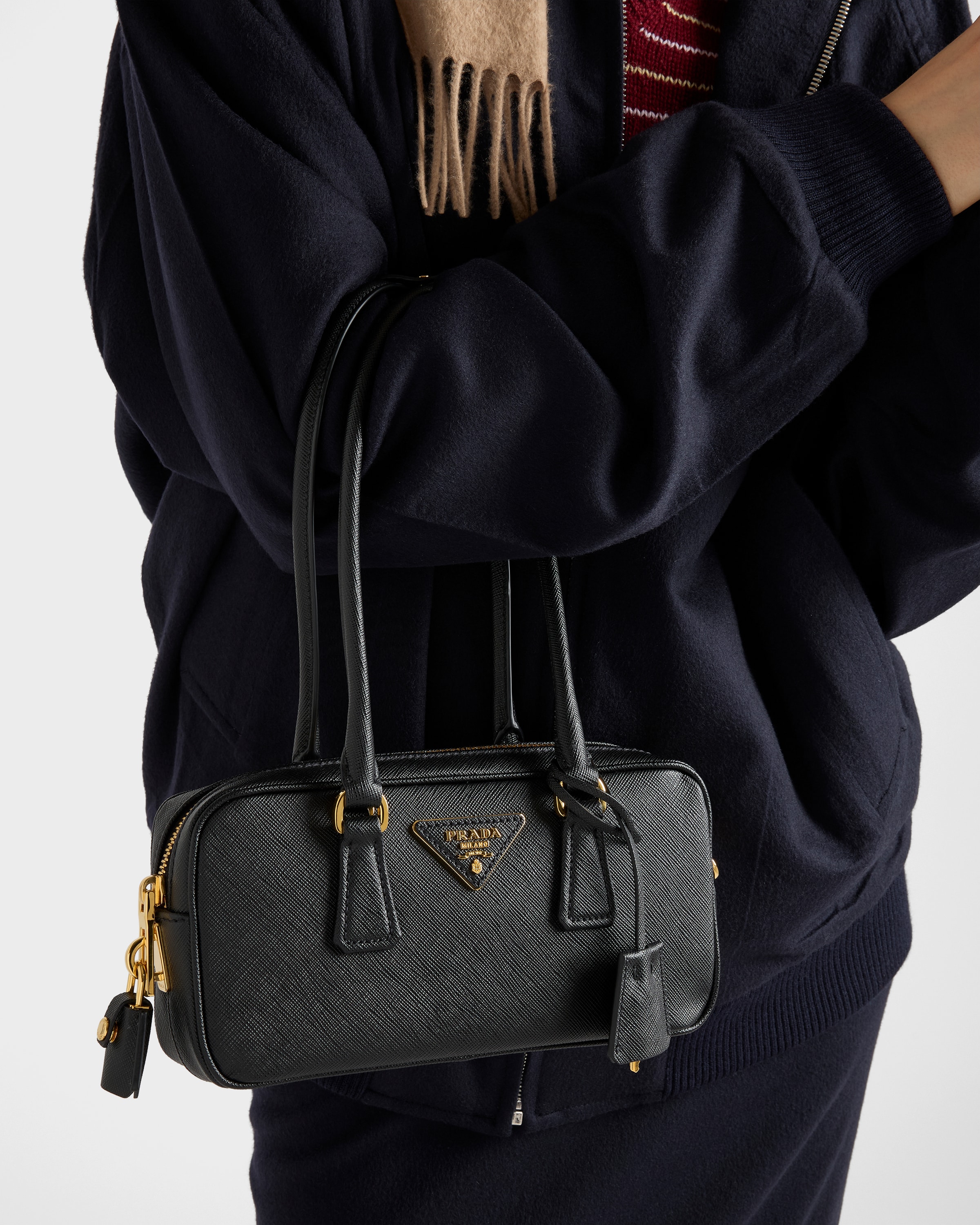 PRADA ブラック ボディバッグ　サフィアーノ ブラック サフィアーノレザー トップハンドル ミニバッグ | PRADA - 日本