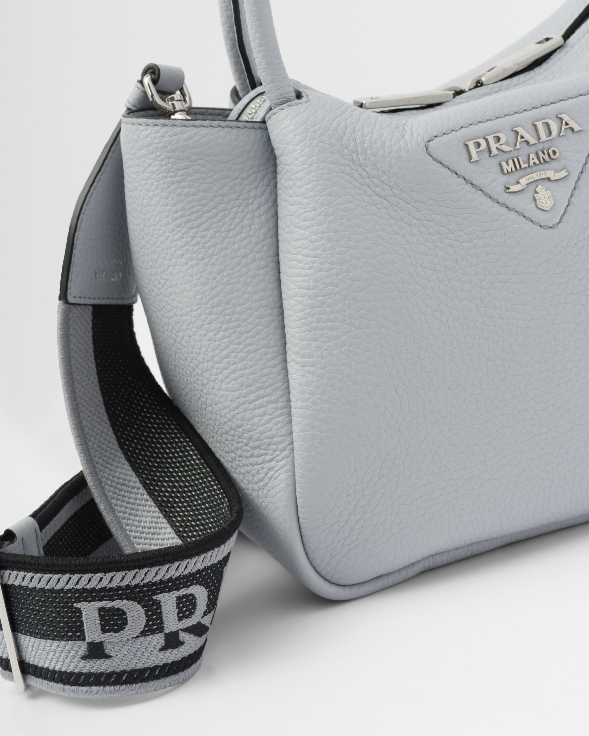 Prada حقيبة يد من الجلد بحجم صغير 6