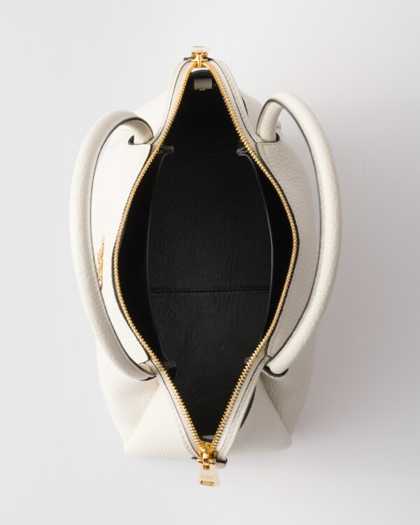 حقيبة من الجلد بتصميم صغير حقيبة من الجلد بتصميم صغير