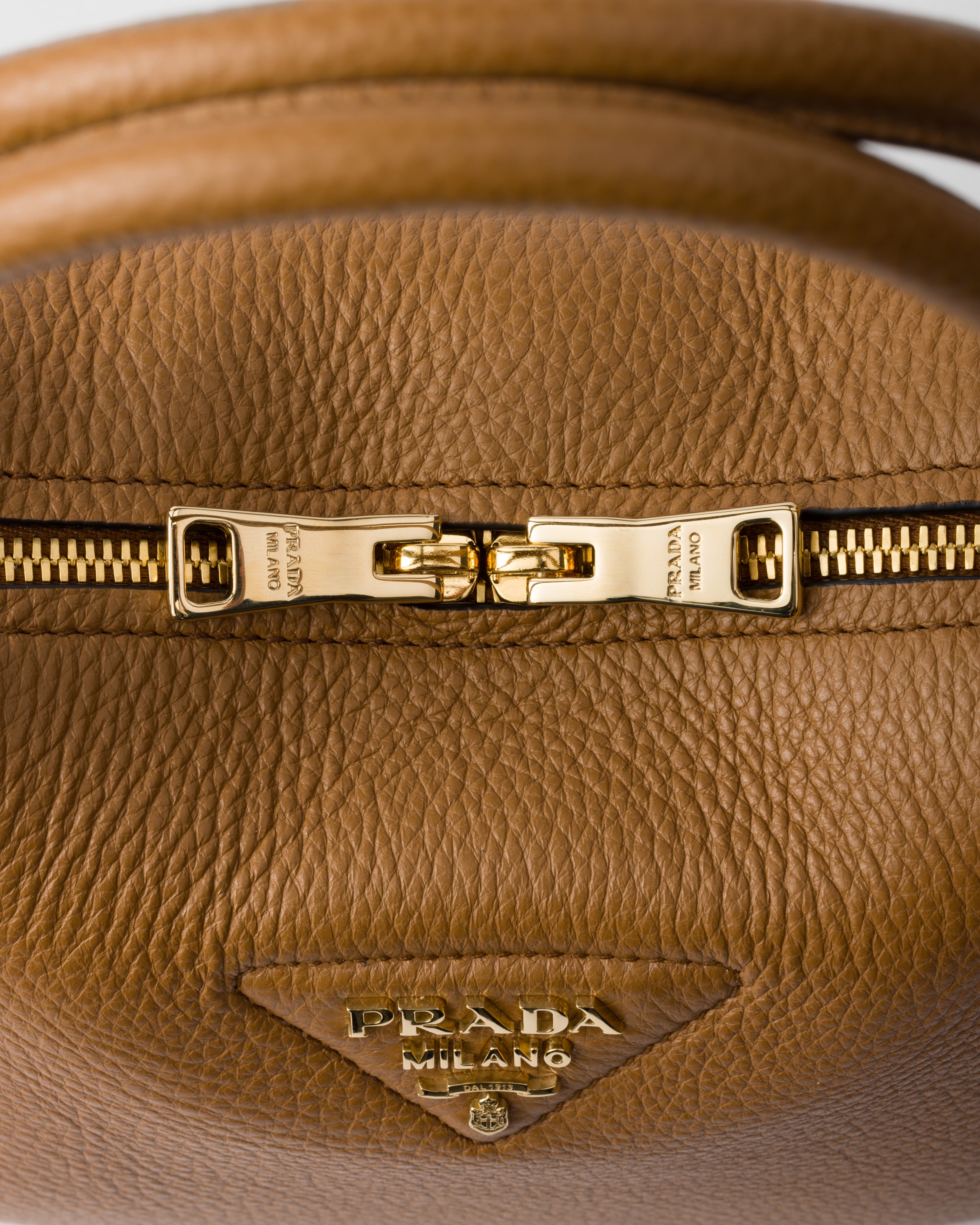 キャラメル スモール レザー バッグ | PRADA - 日本