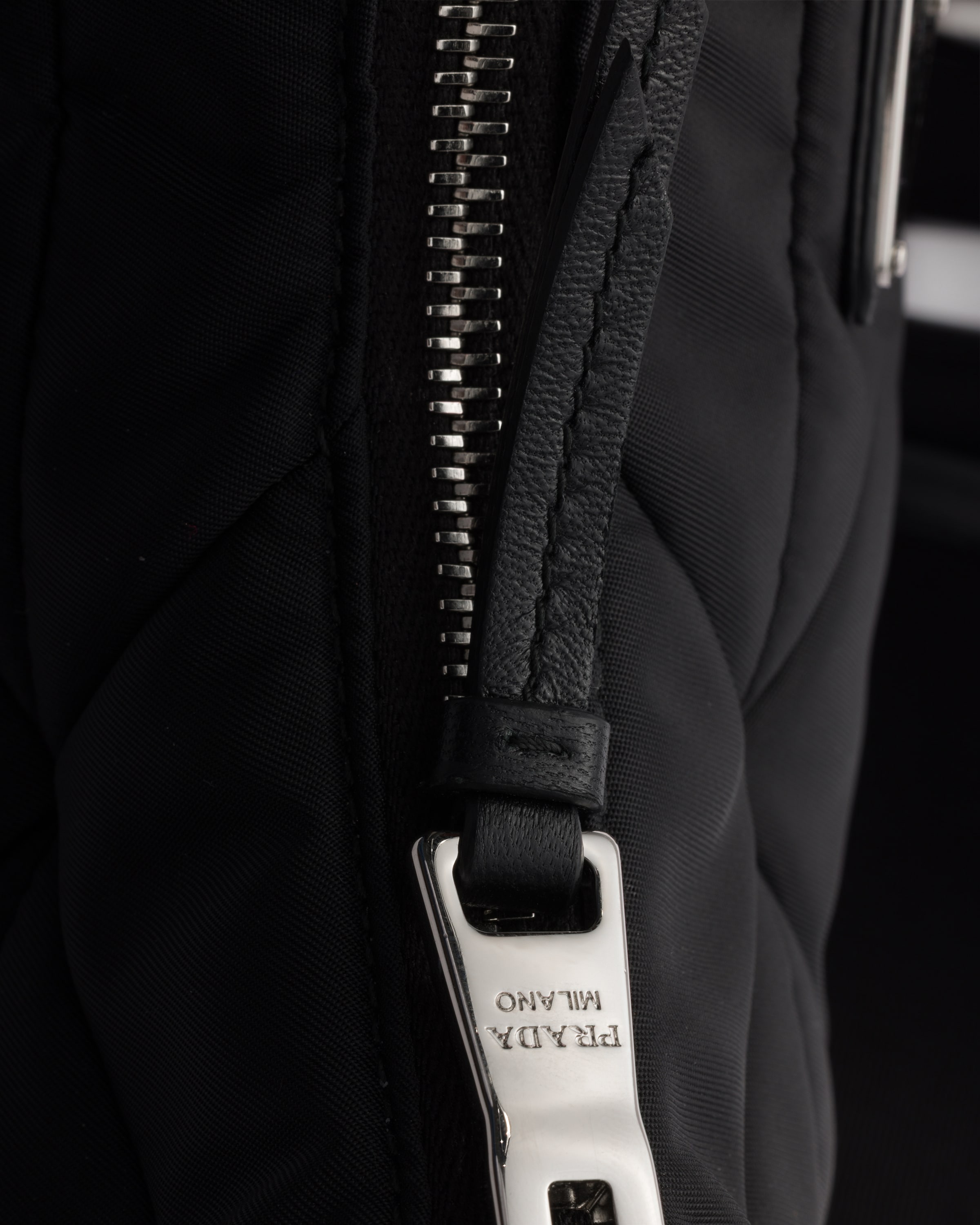 ブラック パデッドRe-Nylon ショルダーバッグ | PRADA - 日本