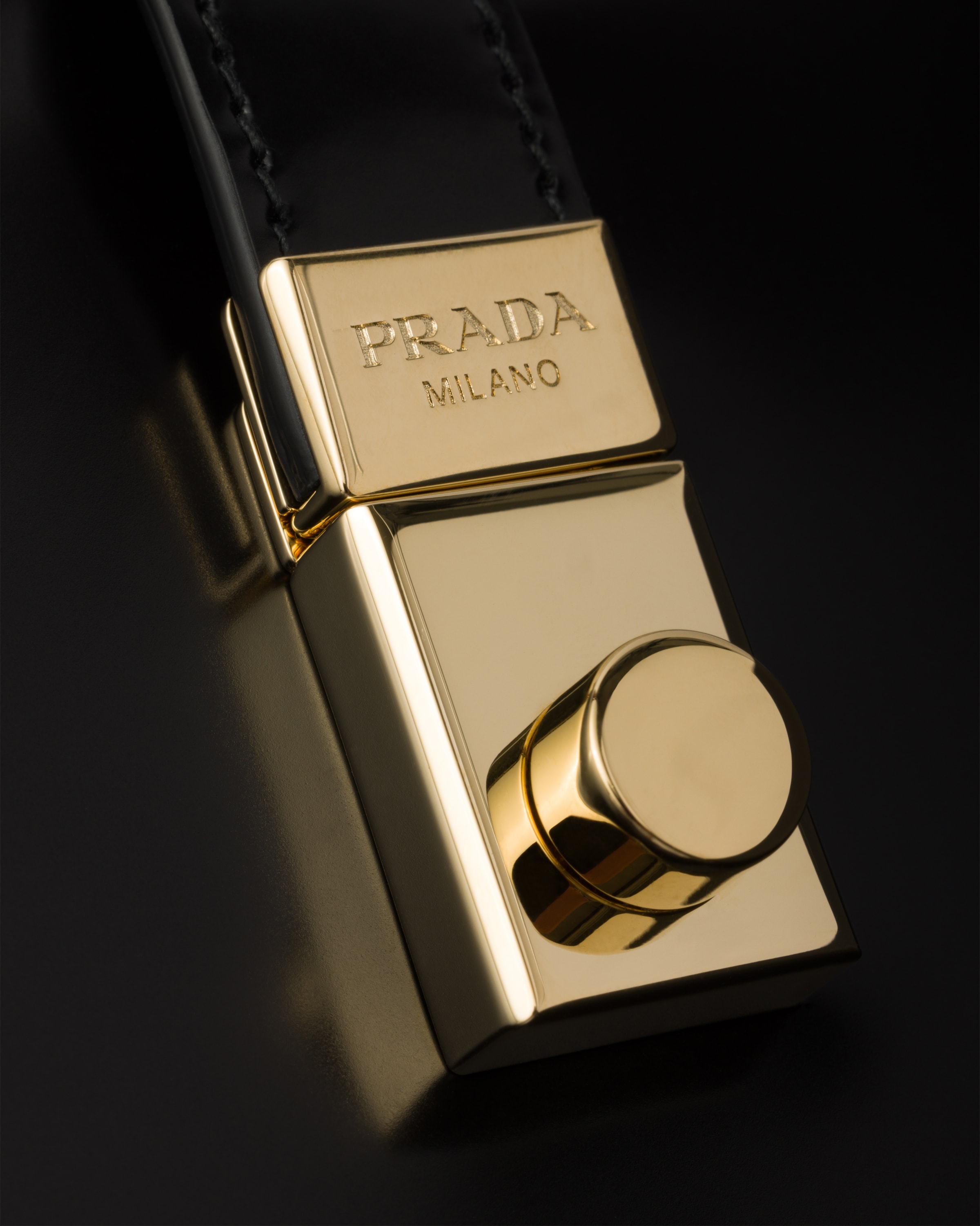 PRADA プラダ クレオ クラスプ付 ショルダーバッグ 1BC169 ホワイト プラダ クレオ クラスプ付 ブラッシュドレザー