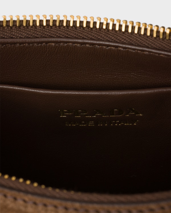 Mini-Schultertasche aus Arqué-Wildleder von Prada - Kakaobraun Mini-Schultertasche aus Arqué-Wildleder von Prada - Kakaobraun