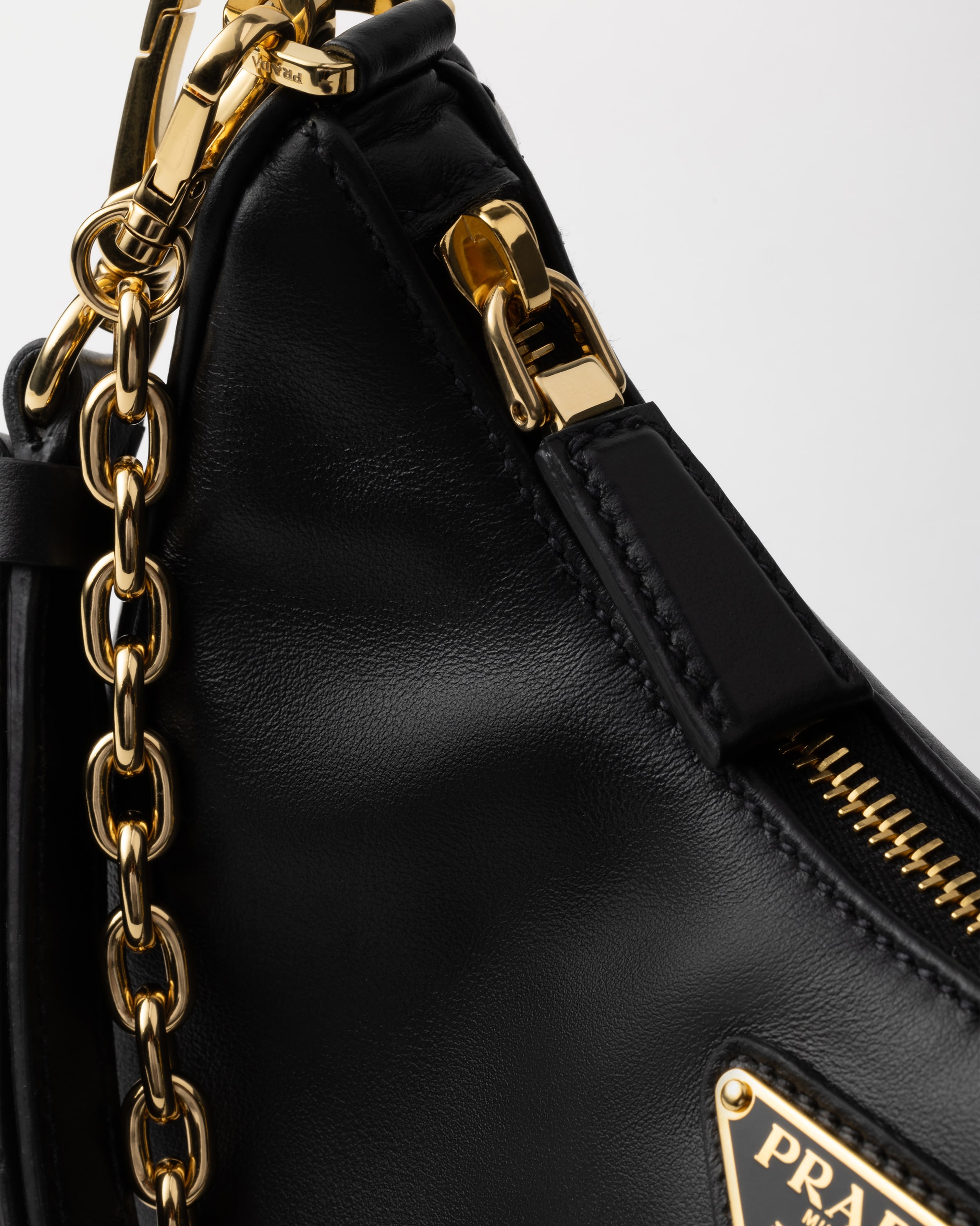 ☆PRADA☆プラダ Re-Edition レザー ミニバッグ Prada Re-edition レザーミニバッグ | ニュートラル | FARFETCH JP