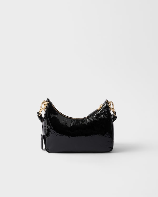 Mini bolsa Prada Re-Edition em couro naplak envernizado Mini bolsa Prada Re-Edition em couro naplak envernizado