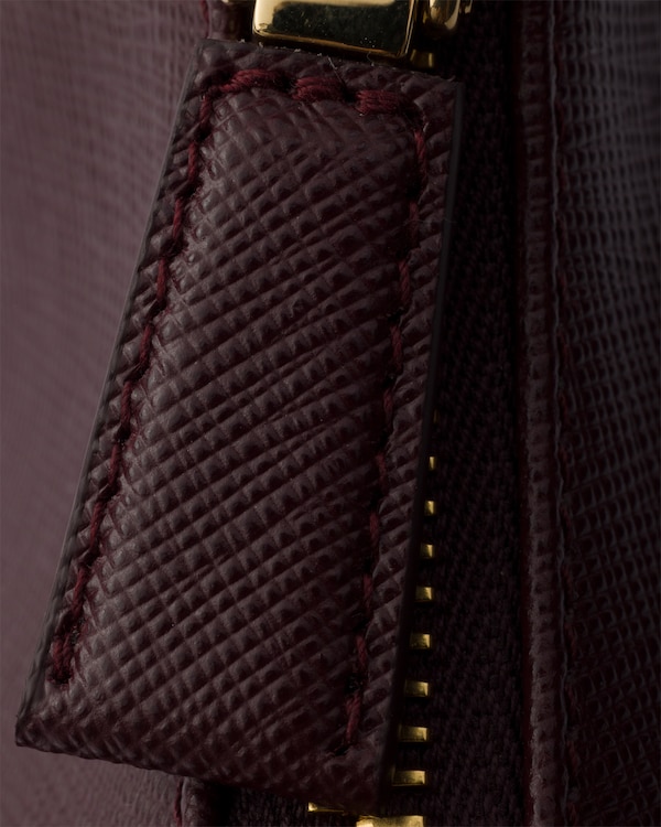 Mini sac Prada Re-Edition en cuir Saffiano - Bordeaux Mini sac Prada Re-Edition en cuir Saffiano - Bordeaux