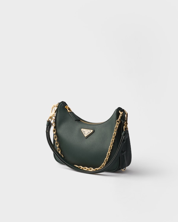 حقيبة Prada Re-Edition صغيرة من جلد "سافيانو" - أخضر زمردي حقيبة Prada Re-Edition صغيرة من جلد "سافيانو" - أخضر زمردي