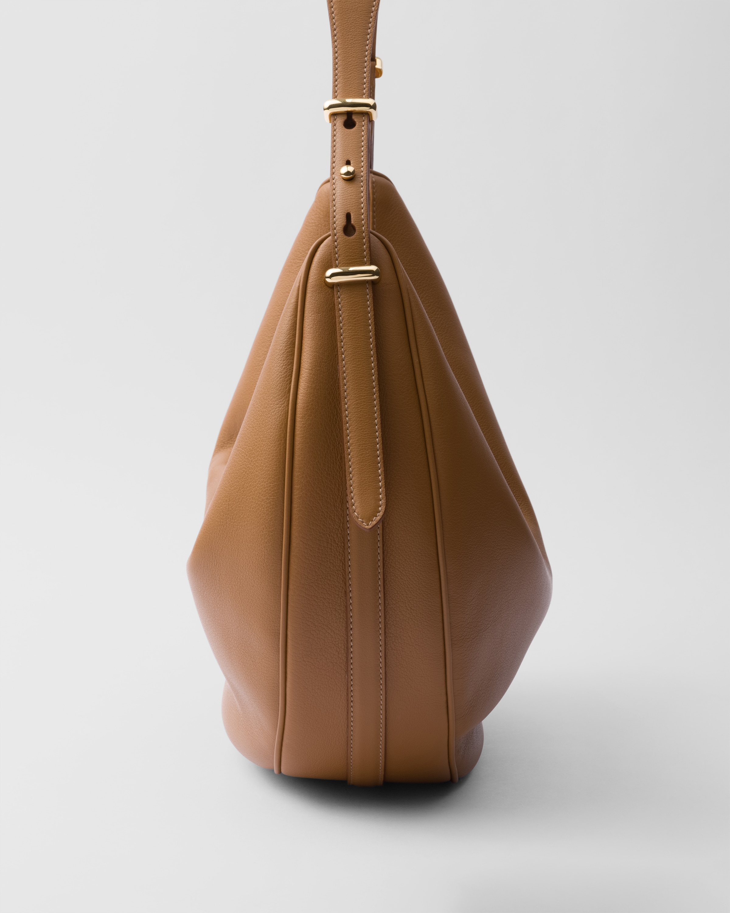 キャメル ラージ ソフトグレインレザー ショルダーバッグ | PRADA キャメル ラージ ソフトグレインレザー ショルダーバッグ | PRADA