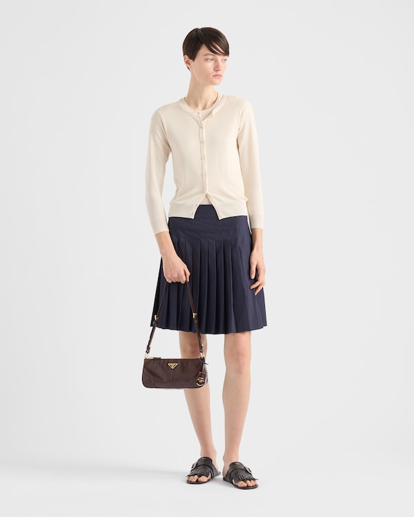 Sac porté épaule en cuir Prada Re-Edition 2002  Sac porté épaule en cuir Prada Re-Edition 2002