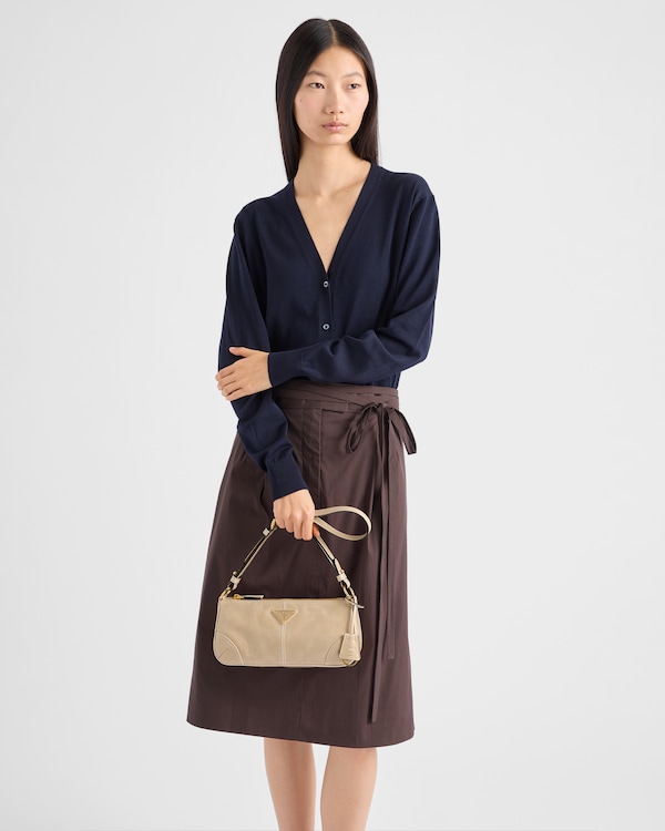 Prada Re-Edition 2002中号皮革单肩包  Prada Re-Edition 2002中号皮革单肩包