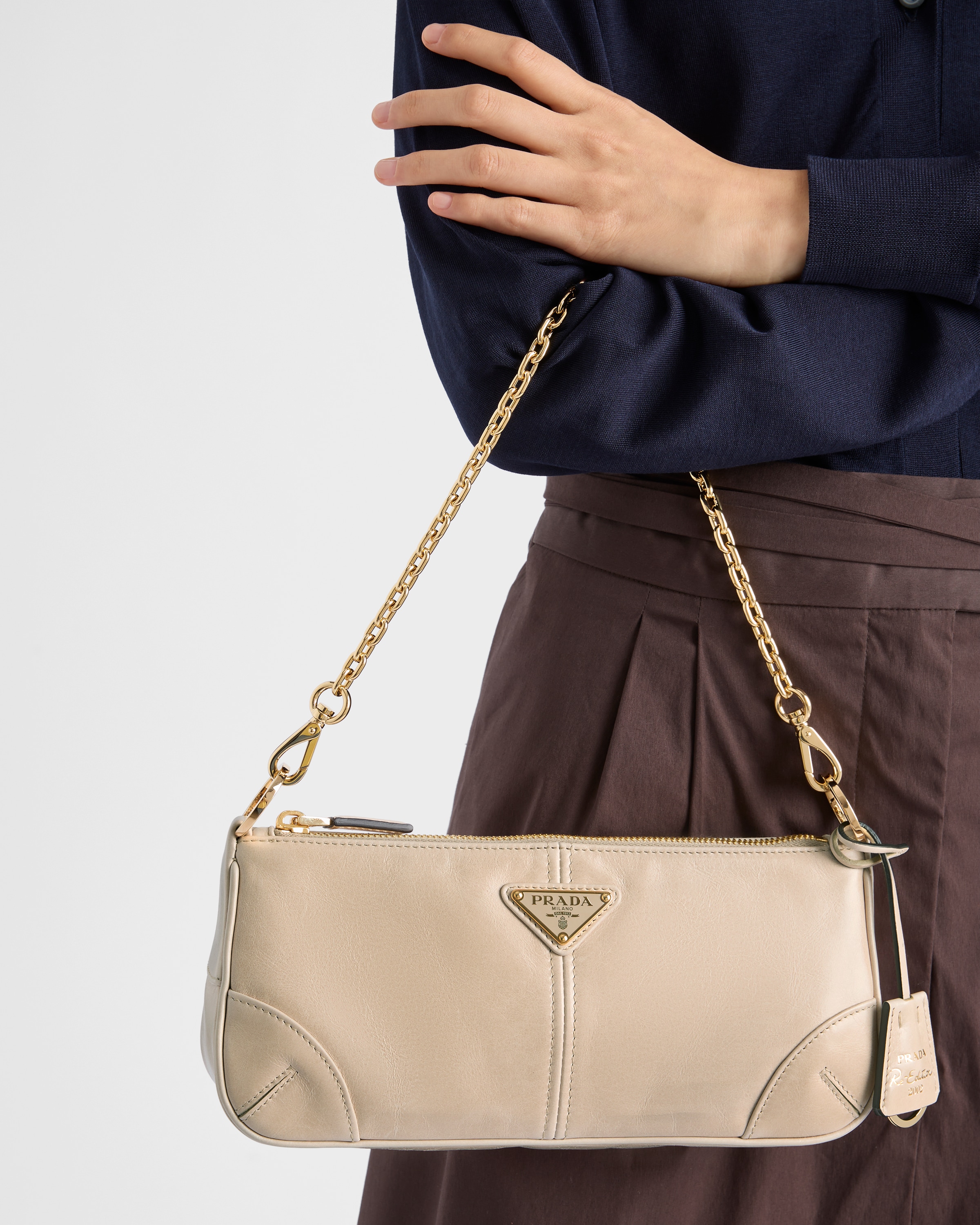 新作☆【PRADA】 Re-Edition 2002 ミディアム ショルダーバッグ ブルー プラダ Re-Edition 2002 ミディアム レザー ショルダー