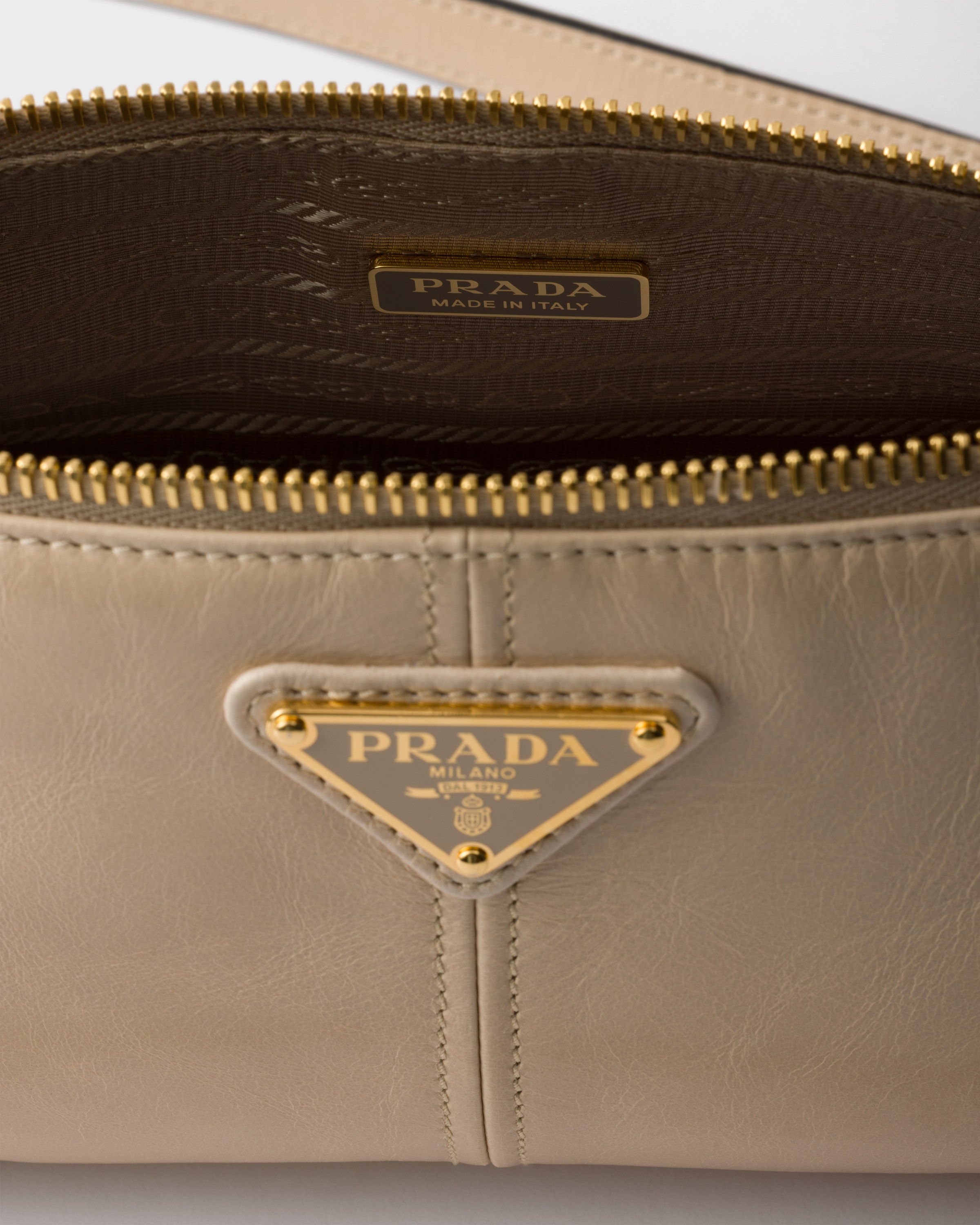 Travertine Prada Re-edition 2002 Medium Leather Shoulder Bag