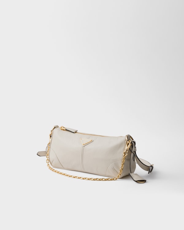 Sac porté épaule en cuir Prada Re-Edition 2002  Sac porté épaule en cuir Prada Re-Edition 2002