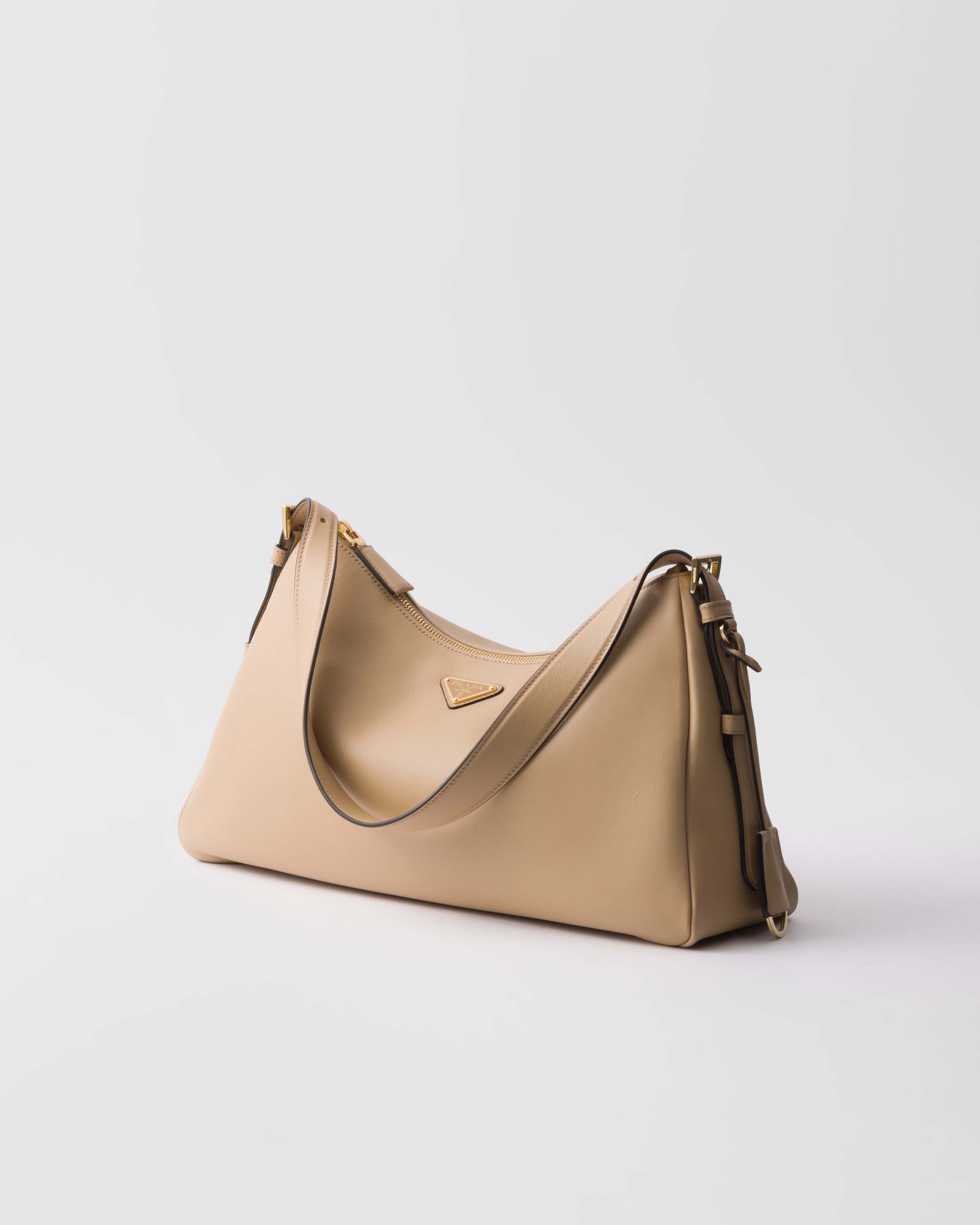Prada Aimée Grosse Schultertasche Aus Leder In Sand