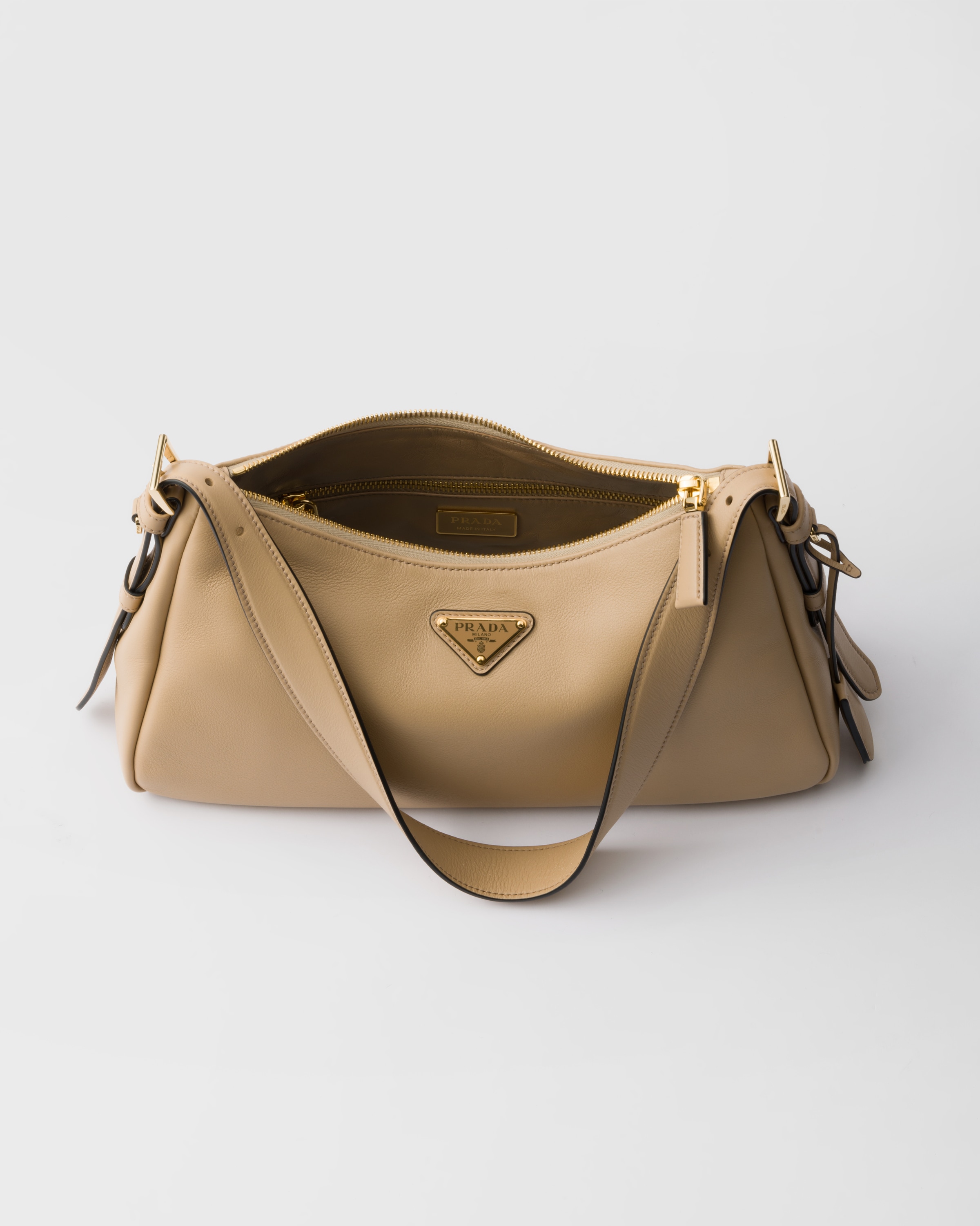 Prada Aimée Grosse Schultertasche Aus Leder In Sand