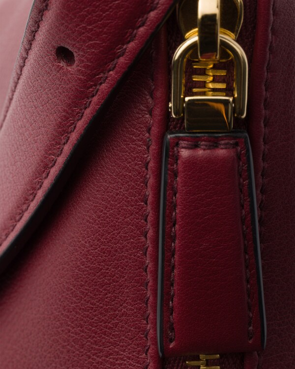 Bolso bandolera mediano Prada Aimée de piel - Carmesí Bolso bandolera mediano Prada Aimée de piel - Carmesí