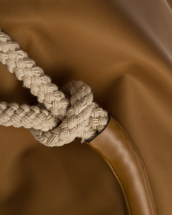 حقيبة كتف Prada Mariner كبيرة رينايلون حقيبة كتف Prada Mariner كبيرة رينايلون