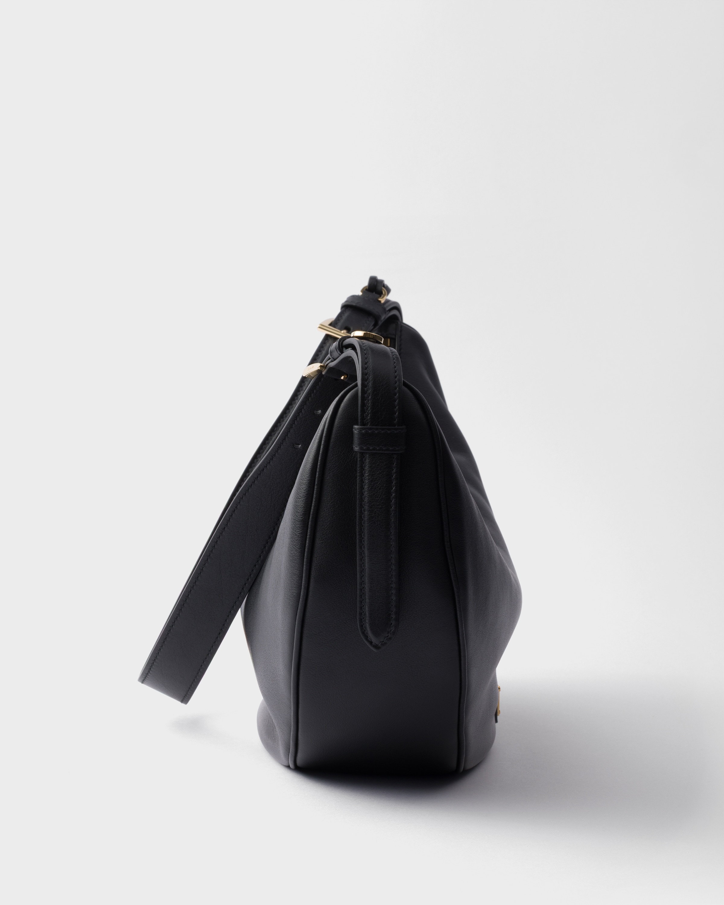 新作【PRADA】プラダ ドゥミ・リュンヌ ラージ ショルダーバッグ ブラック プラダ ドゥミ・リュンヌラージ レザー ショルダー