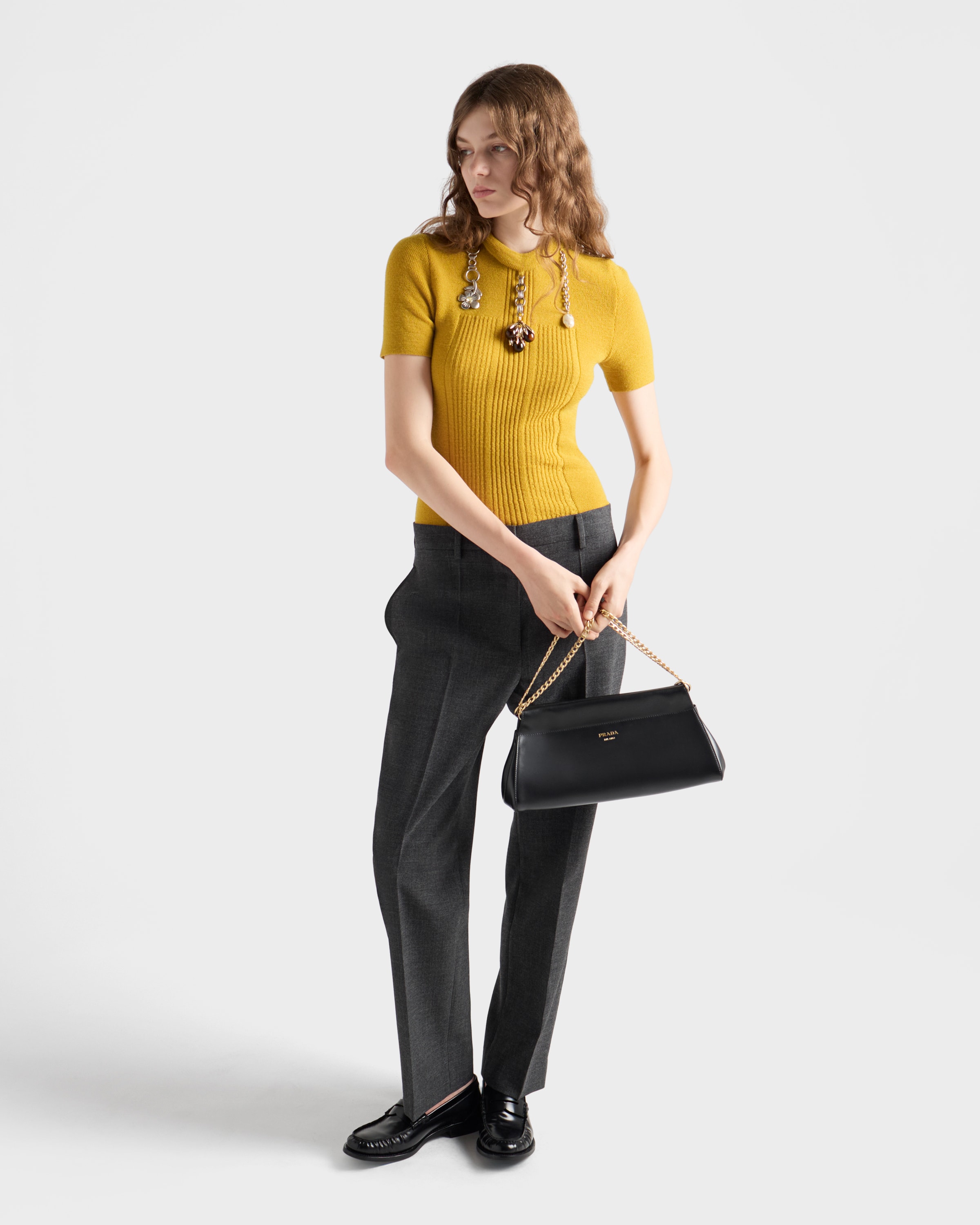 ブラック プラダ アンシェネ ミディアム レザーバッグ | PRADA - 日本