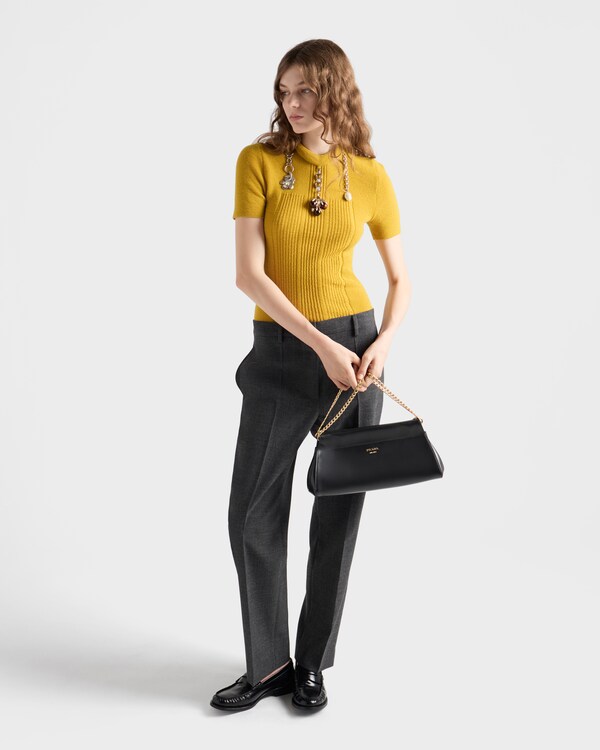 Prada Enchaîné mittelgroße Tasche aus Leder Prada Enchaîné mittelgroße Tasche aus Leder