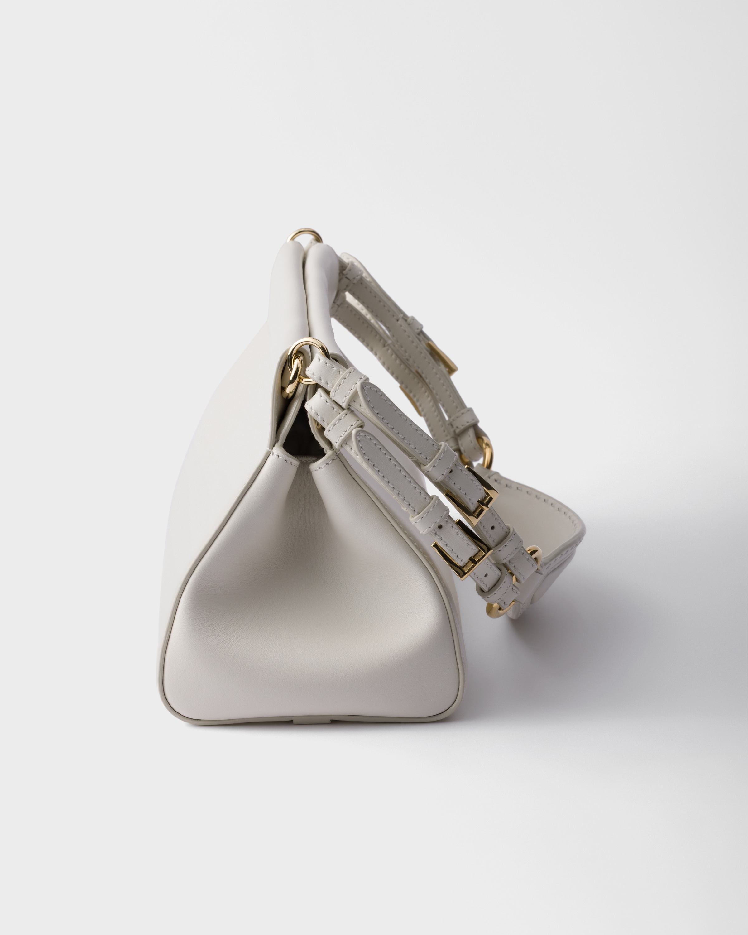 ホワイト プラダ アンシェネ ミディアム レザーバッグ | PRADA