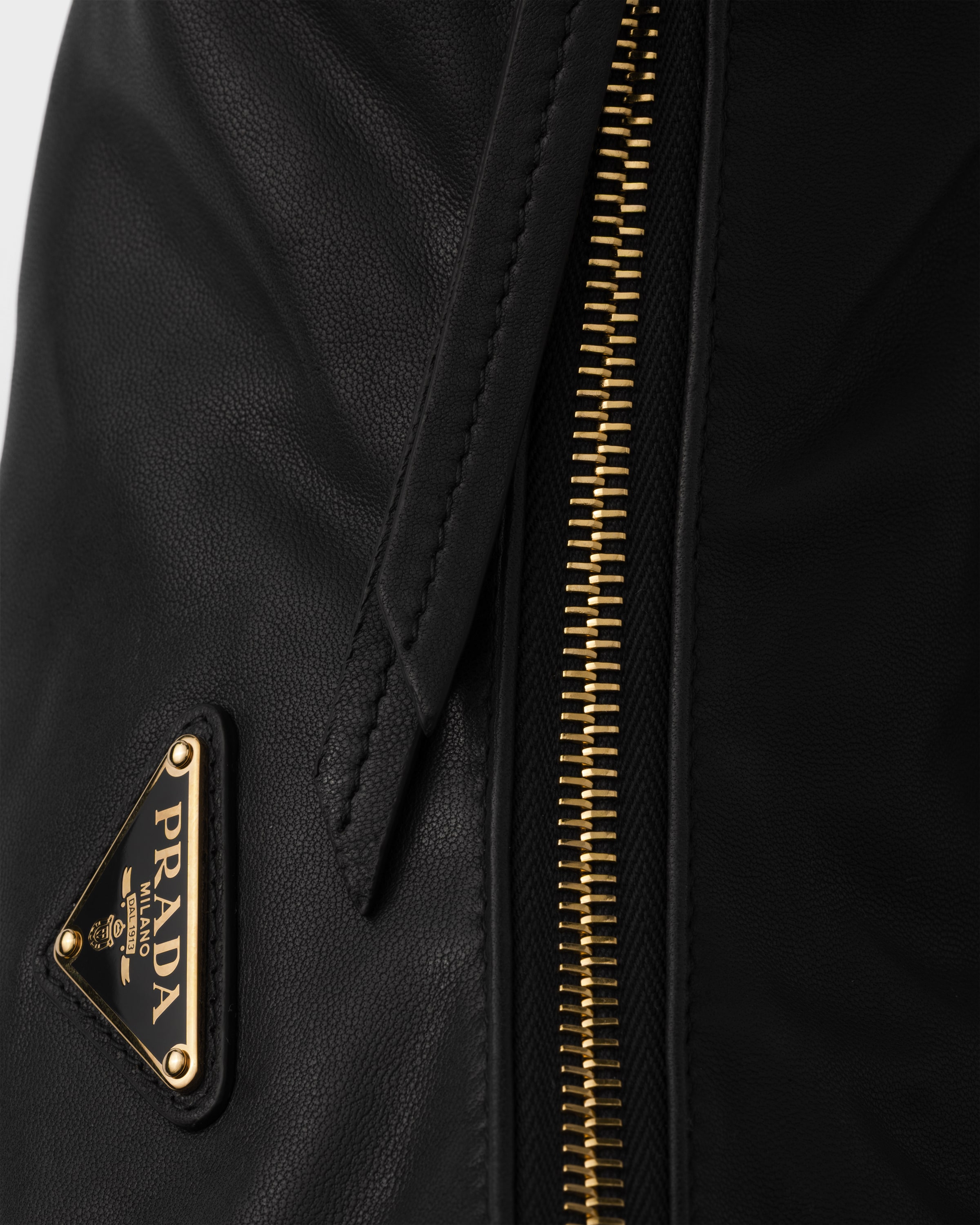 正規店買付【PRADA】ラージ ブラック レザー バッグ Prada レザー トートバッグ | ブラック | FARFETCH JP