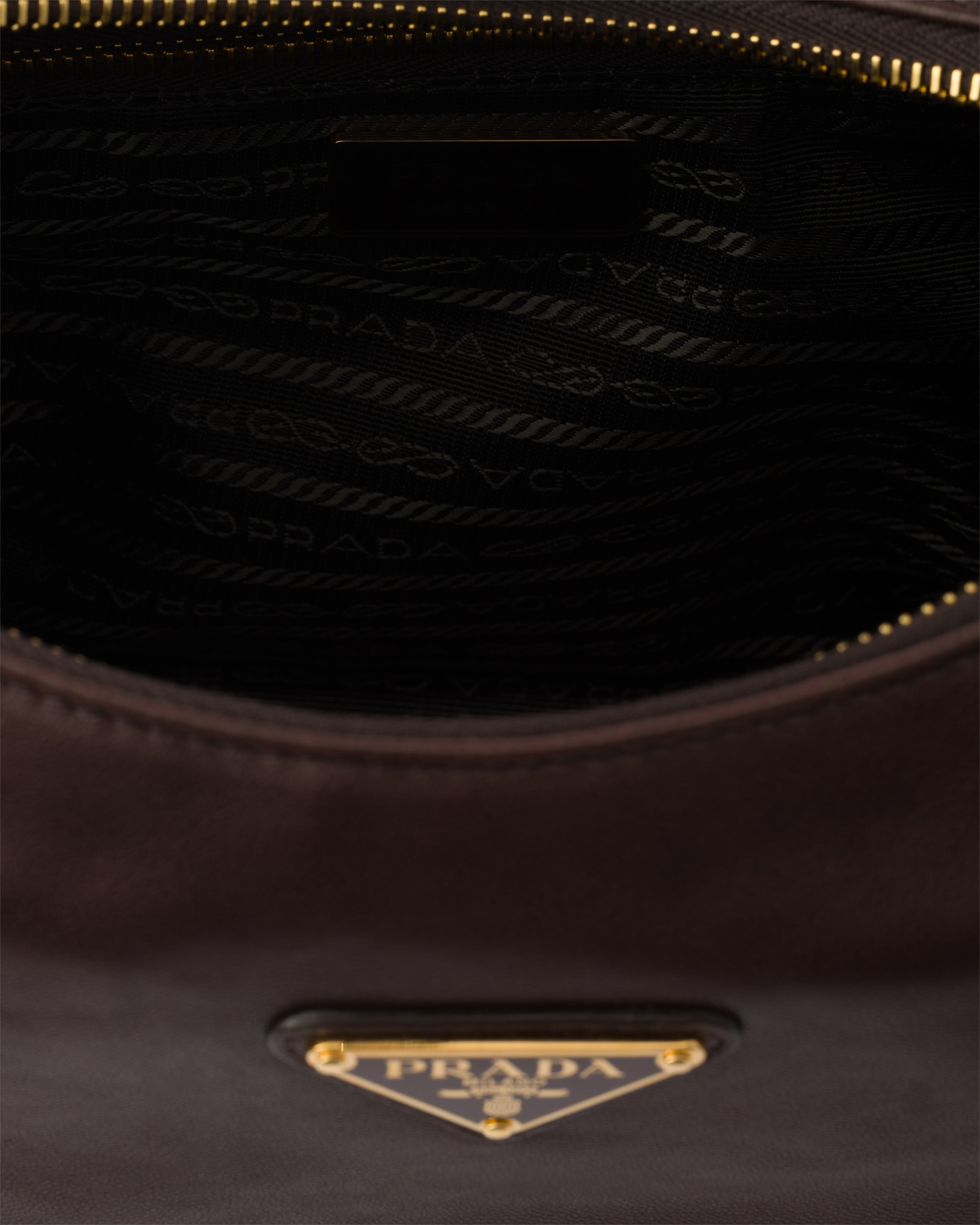 ブラウン プラダ エクスプローラ ラージ ナッパレザー バッグ | PRADA