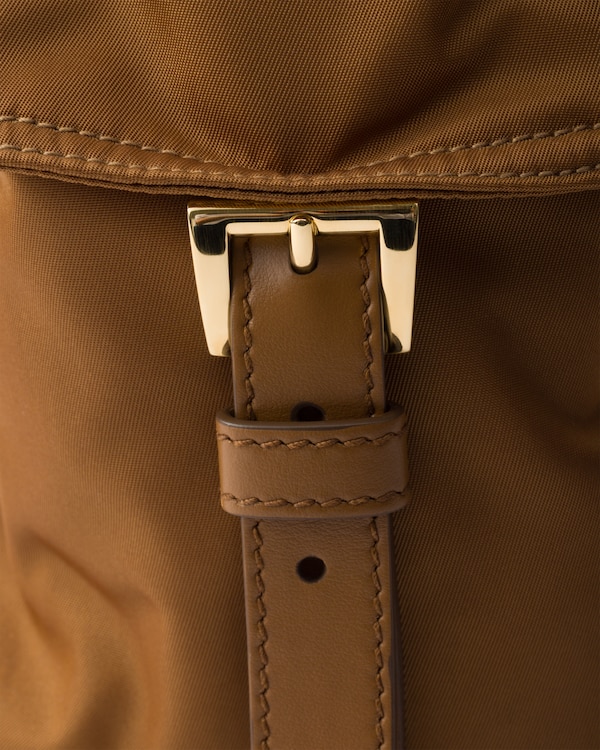 Grand sac Prada Explore en Re-Nylon et cuir - Brandy Grand sac Prada Explore en Re-Nylon et cuir - Brandy