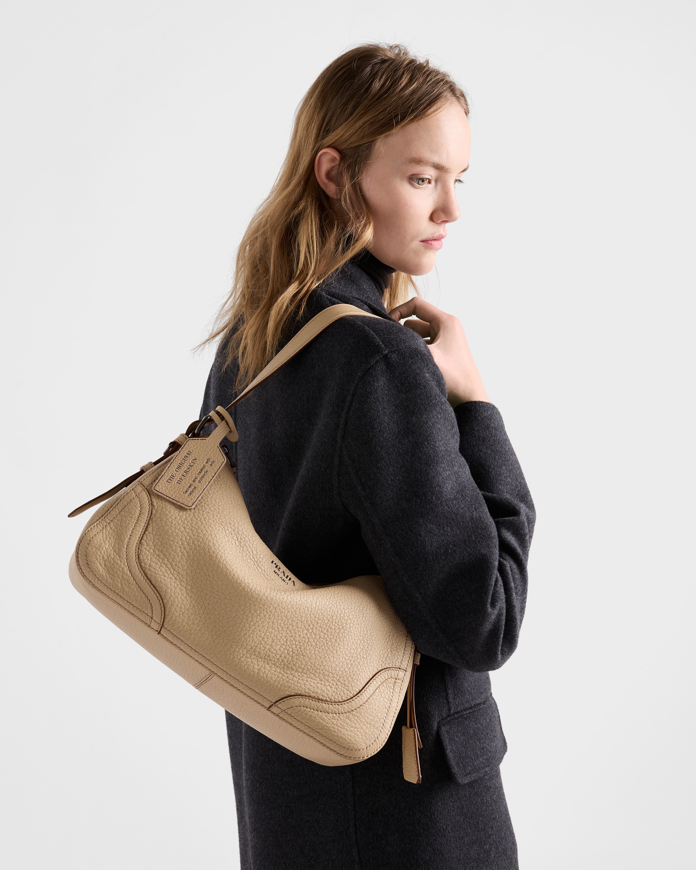 サンドベージュ プラダ エメ ラージ レザー ショルダーバッグ | PRADA