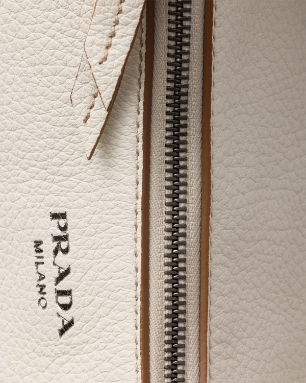 Große Prada Aimée Schultertasche aus Leder Große Prada Aimée Schultertasche aus Leder