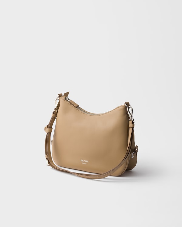 プラダ フォールド ミディアム レザーバッグ - サンドベージュ プラダ フォールド ミディアム レザーバッグ - サンドベージュ