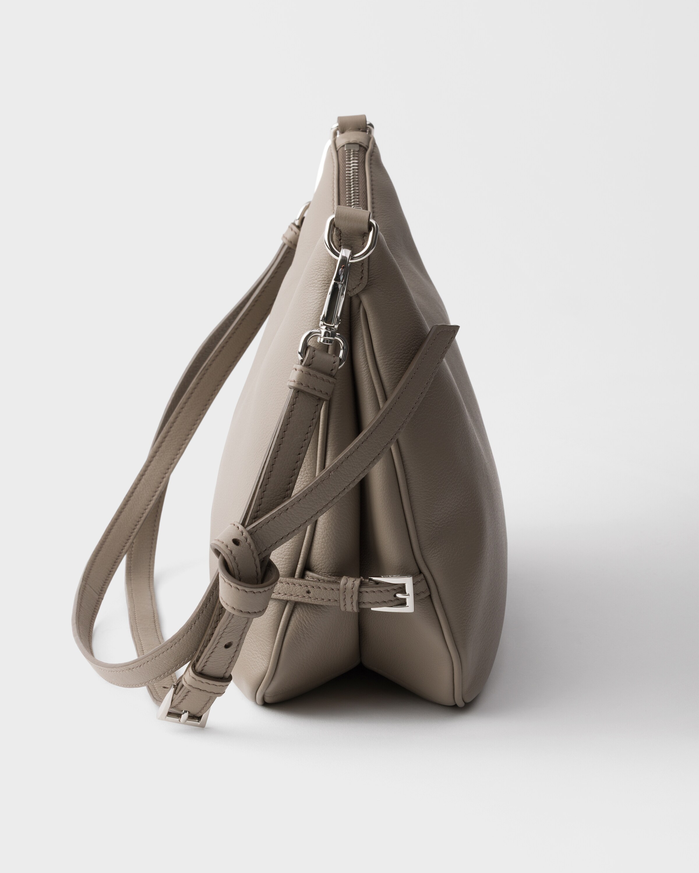 クレイグレー プラダ フォールド ミディアム レザーバッグ | PRADA - 日本