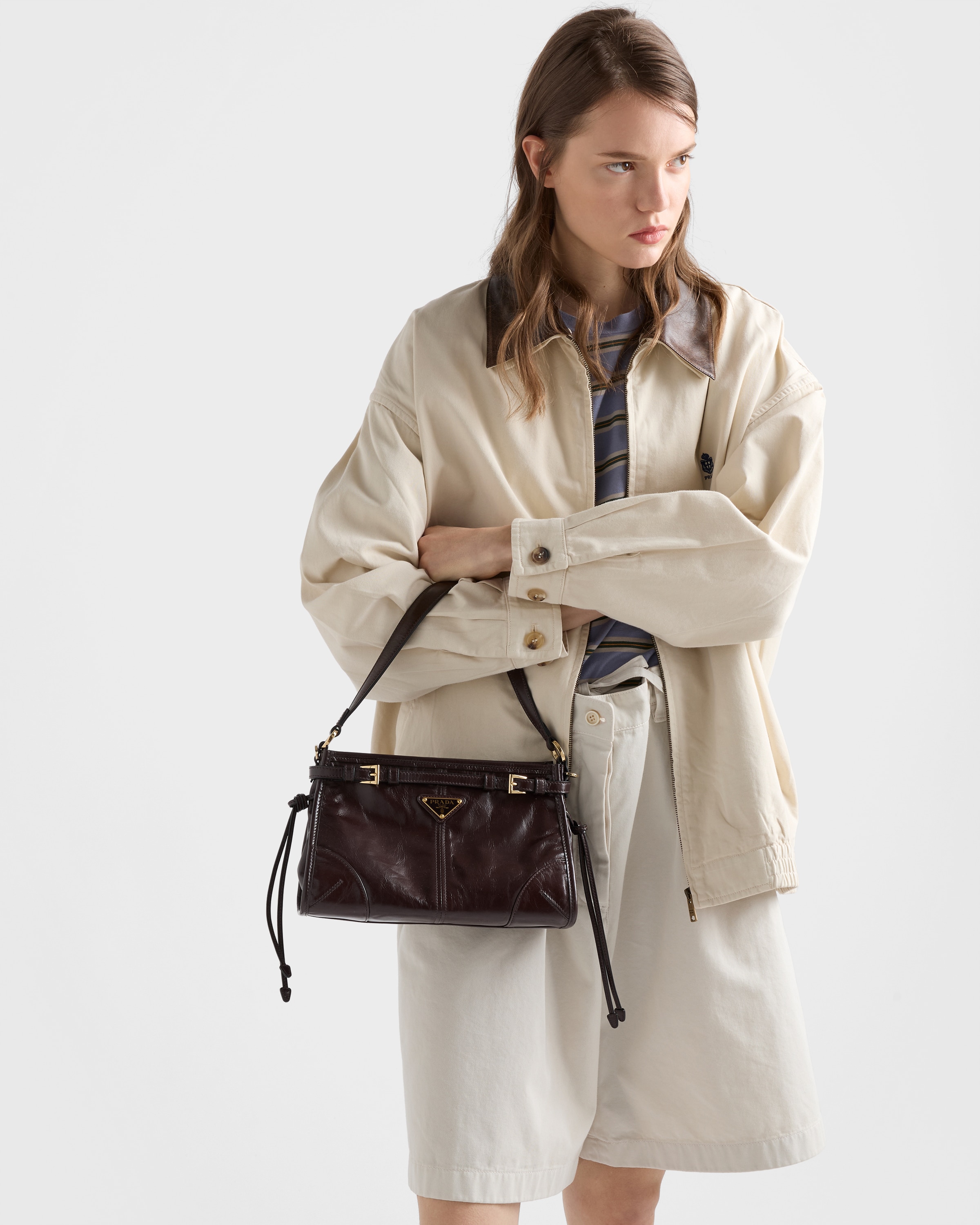 ダークブラウン プラダ ボニー スモール レザー ハンドバッグ | PRADA