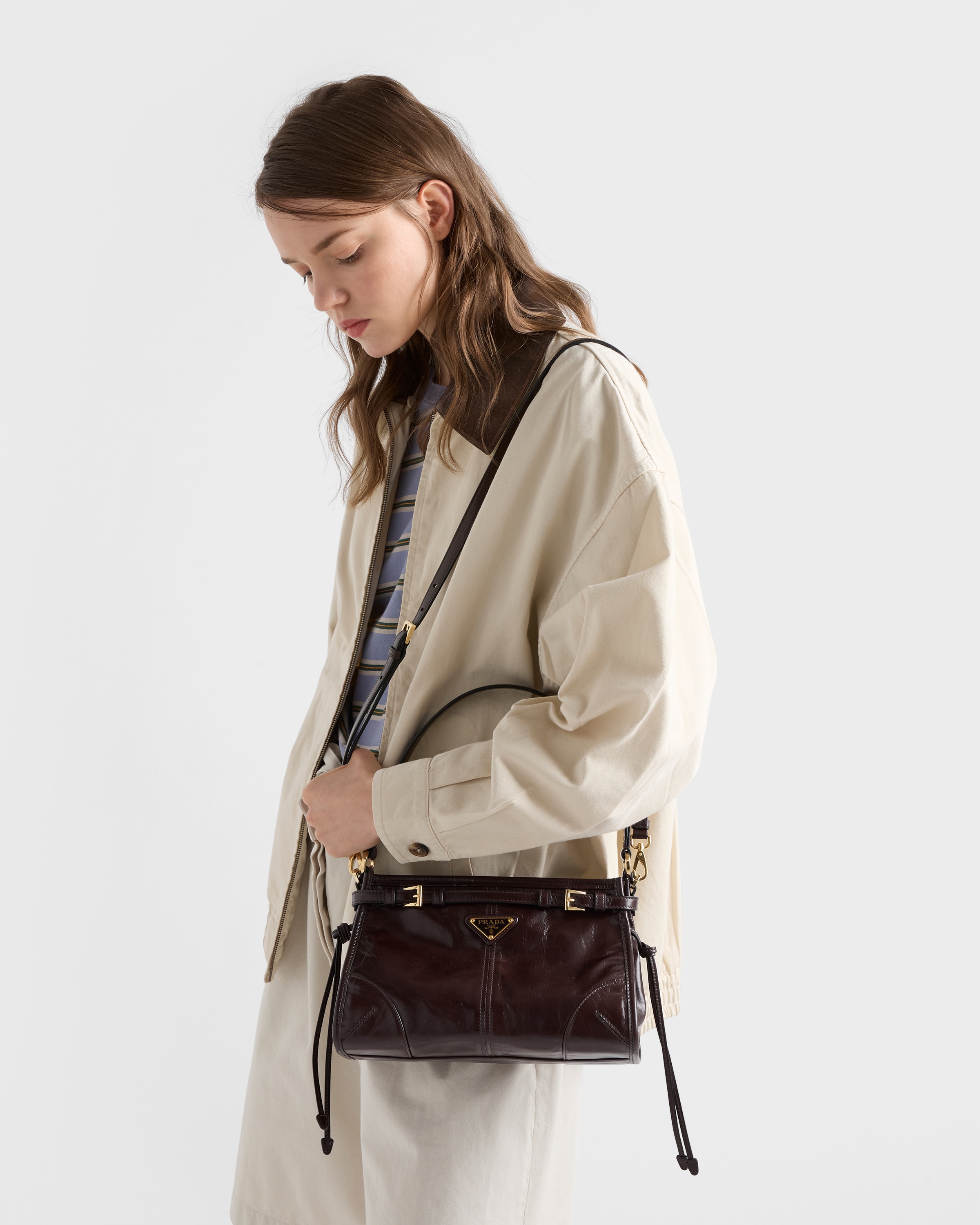 ダークブラウン プラダ ボニー スモール レザー ハンドバッグ | PRADA